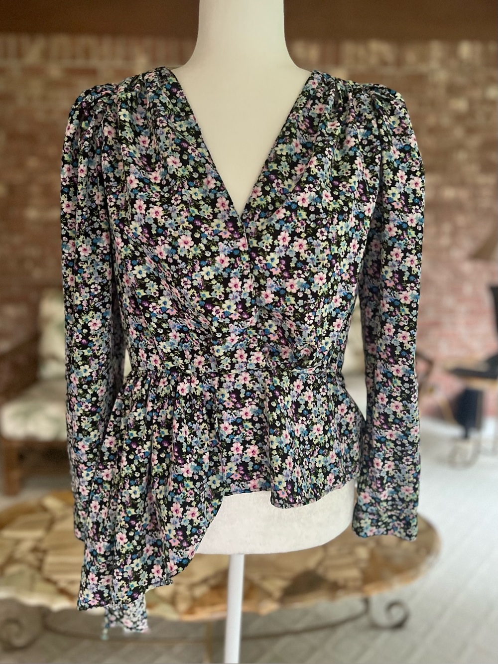 Neon & Nylon Black Pink Ditsy Floral Asymmetrical Hem Puff Sleeve Top M